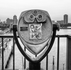 binocular-viewer-the-pier-st-petersburg-black-white